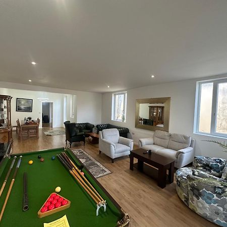 North London A Spacious 7 Bedroom House Accommodating Up To 18 People Complete With Own Gym And Table Tennis Exterior foto