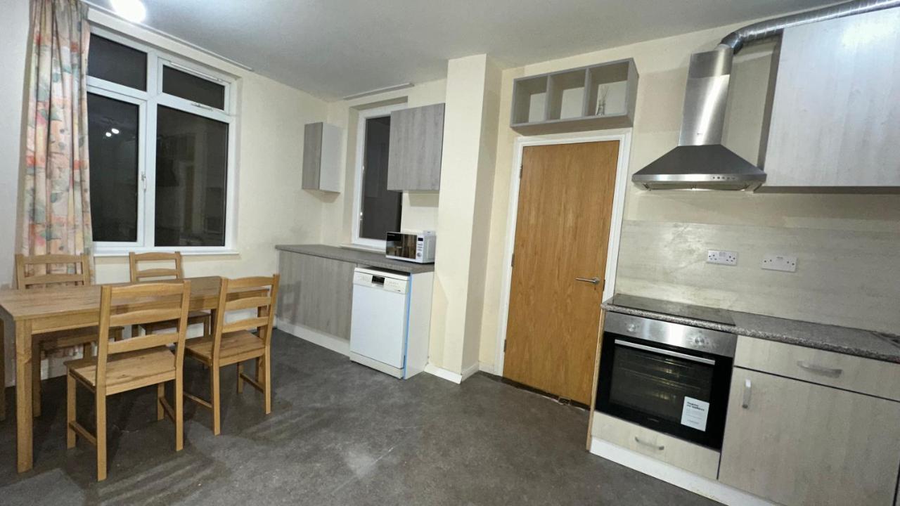 North London A Spacious 7 Bedroom House Accommodating Up To 18 People Complete With Own Gym And Table Tennis Exterior foto