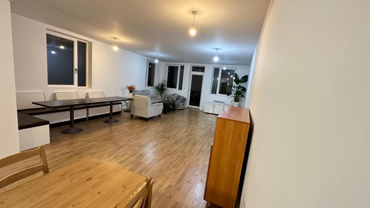 North London A Spacious 7 Bedroom House Accommodating Up To 18 People Complete With Own Gym And Table Tennis Exterior foto