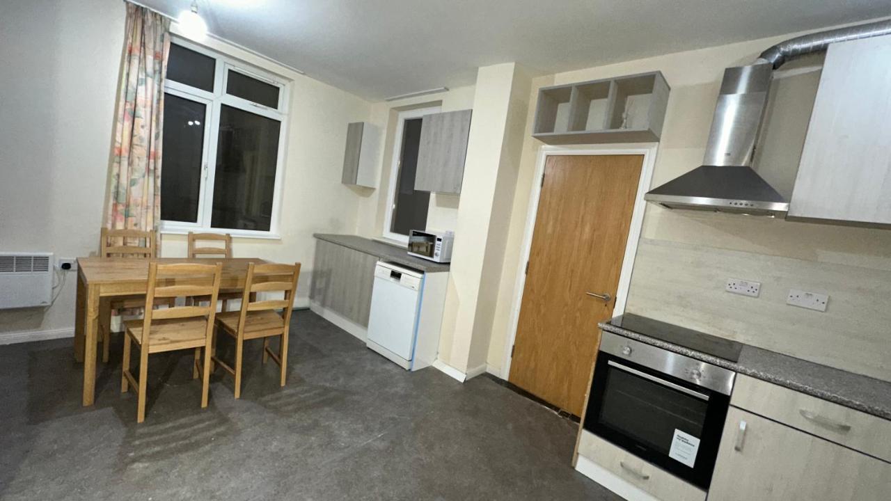 North London A Spacious 7 Bedroom House Accommodating Up To 18 People Complete With Own Gym And Table Tennis Exterior foto