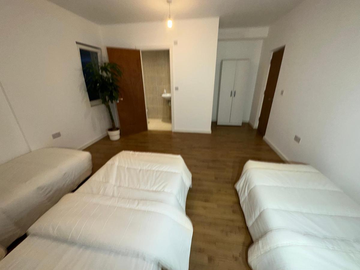 North London A Spacious 7 Bedroom House Accommodating Up To 18 People Complete With Own Gym And Table Tennis Exterior foto