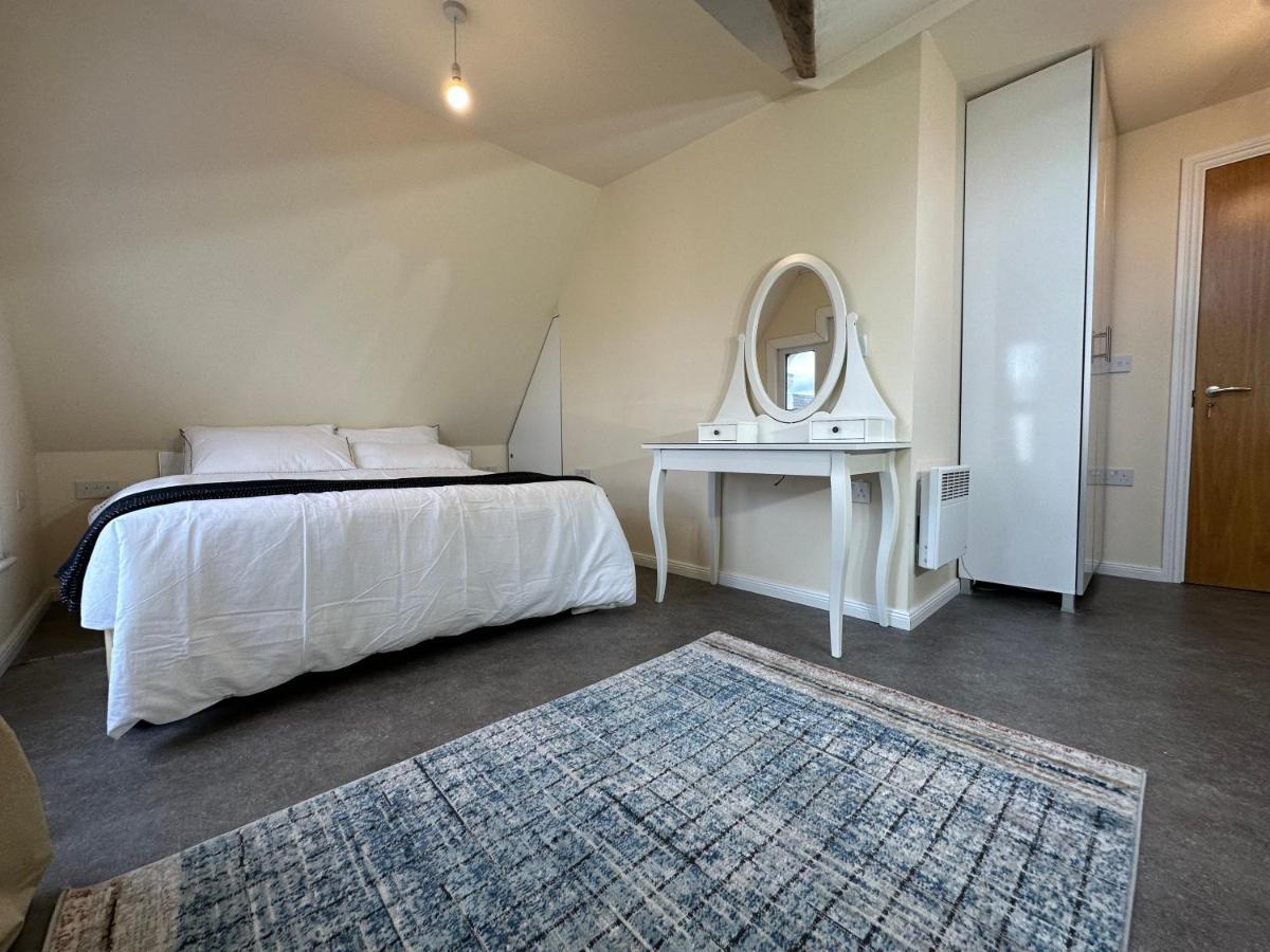 North London A Spacious 7 Bedroom House Accommodating Up To 18 People Complete With Own Gym And Table Tennis Exterior foto