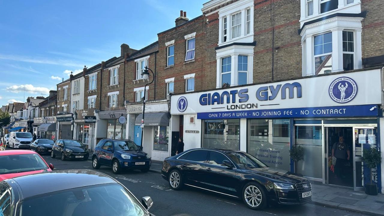 North London A Spacious 7 Bedroom House Accommodating Up To 18 People Complete With Own Gym And Table Tennis Exterior foto