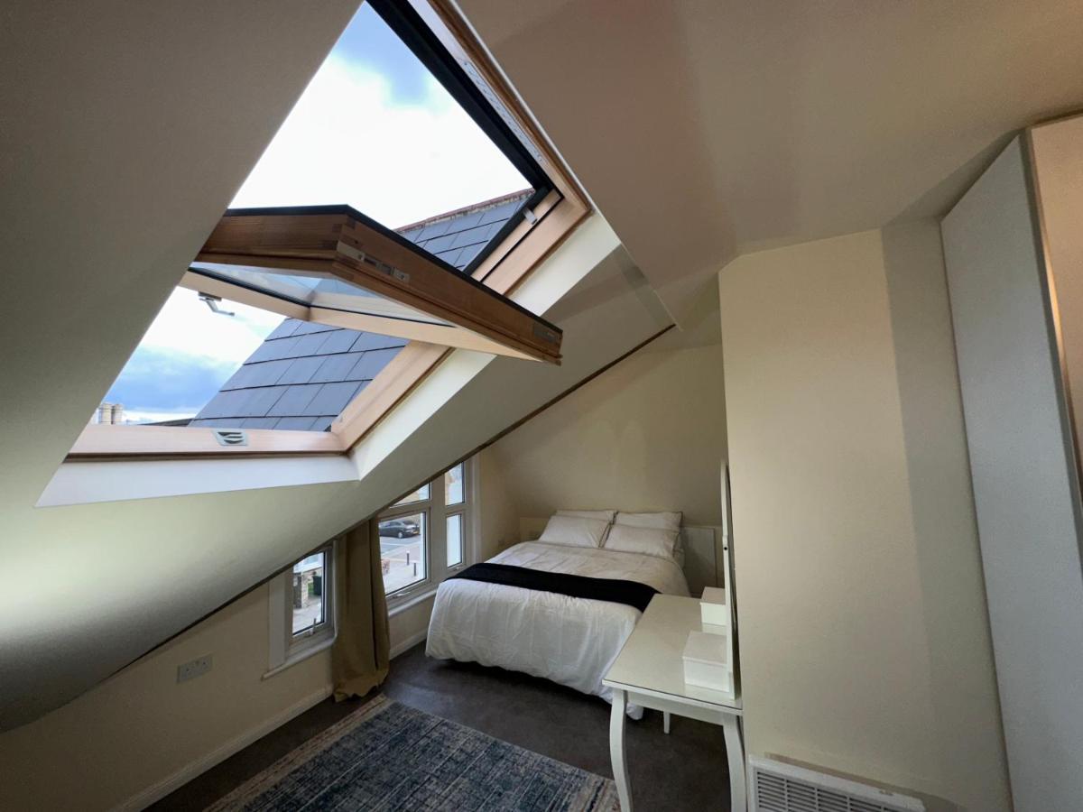 North London A Spacious 7 Bedroom House Accommodating Up To 18 People Complete With Own Gym And Table Tennis Exterior foto