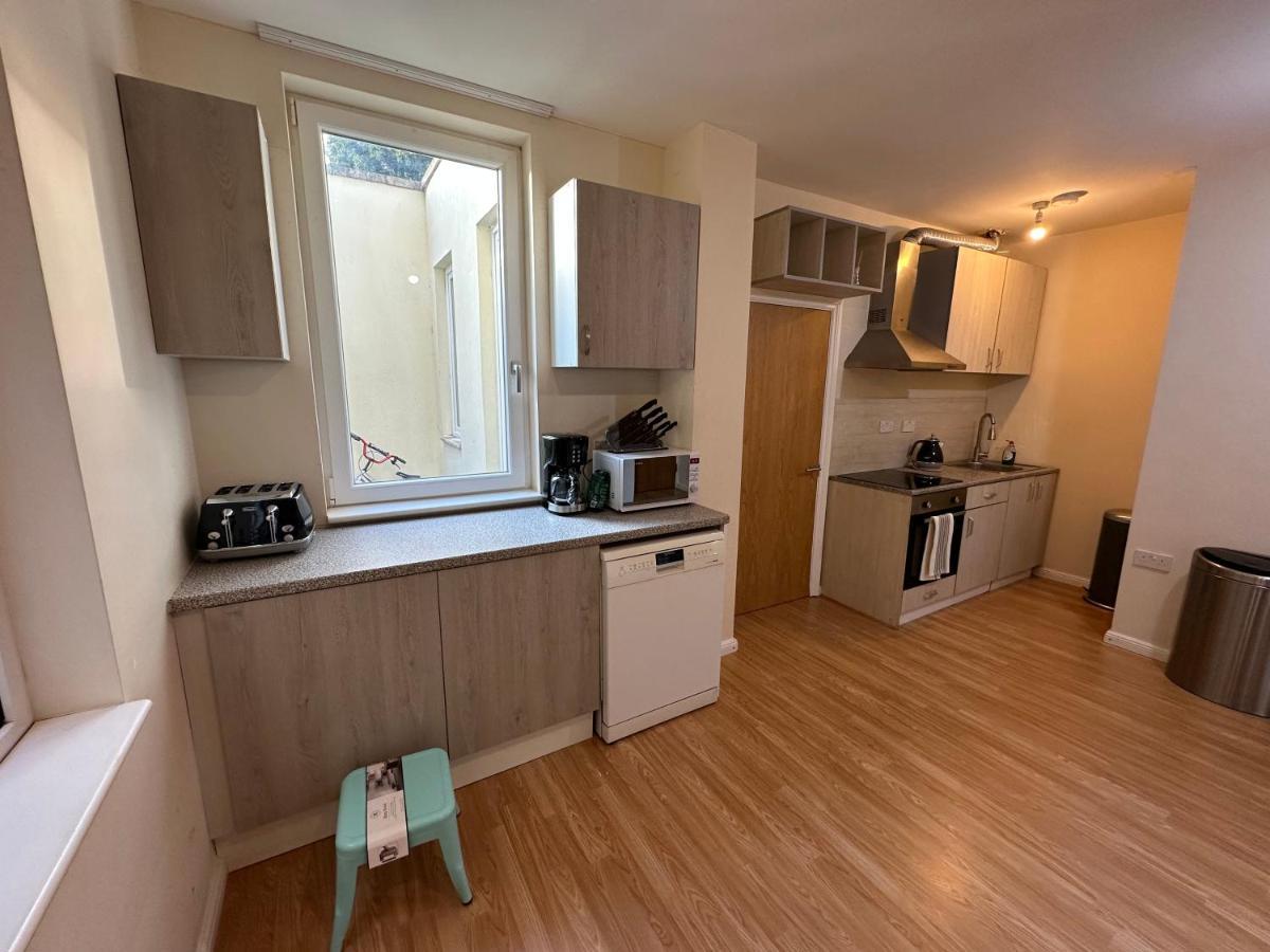 North London A Spacious 7 Bedroom House Accommodating Up To 18 People Complete With Own Gym And Table Tennis Exterior foto