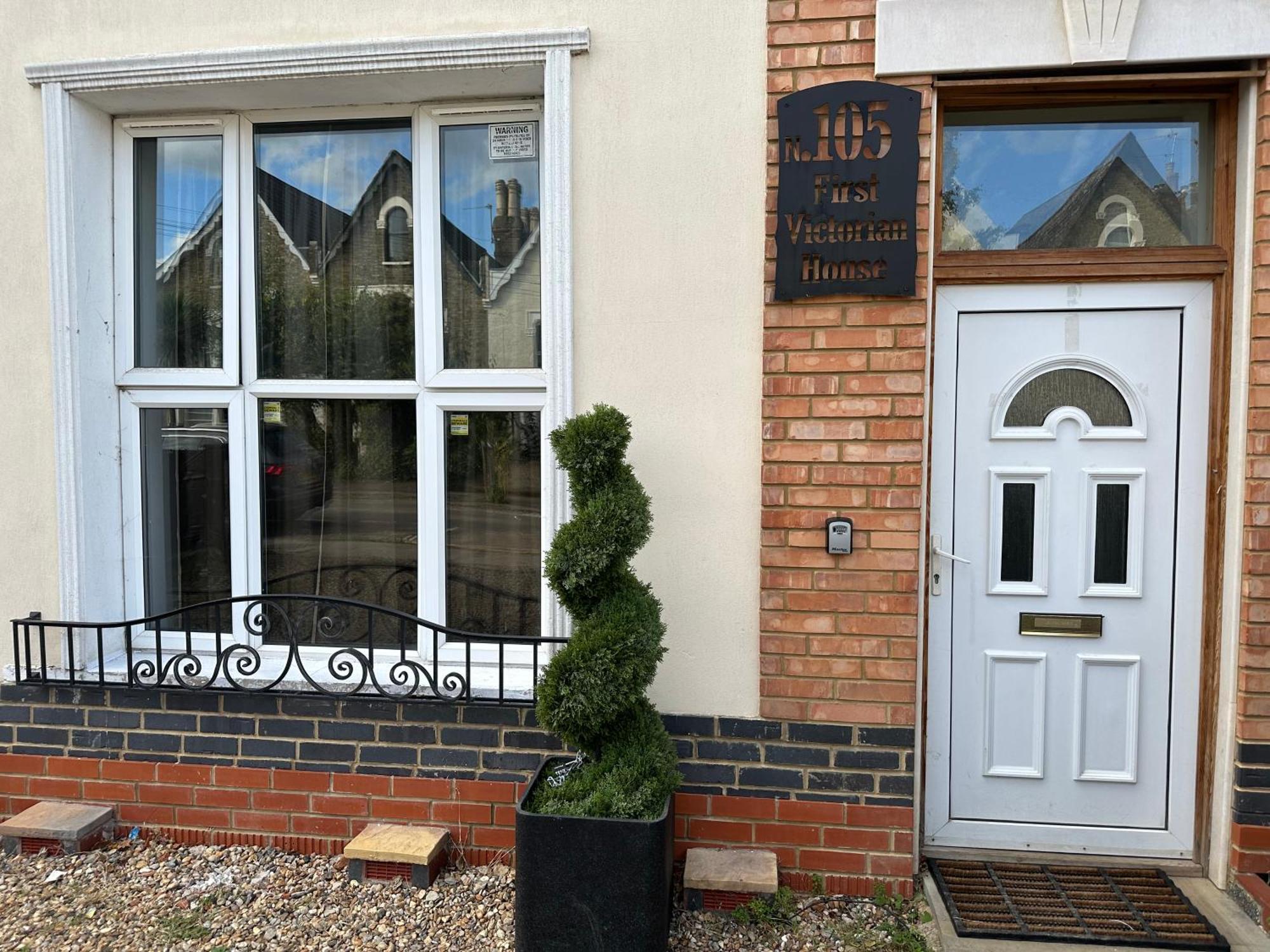 North London A Spacious 7 Bedroom House Accommodating Up To 18 People Complete With Own Gym And Table Tennis Exterior foto