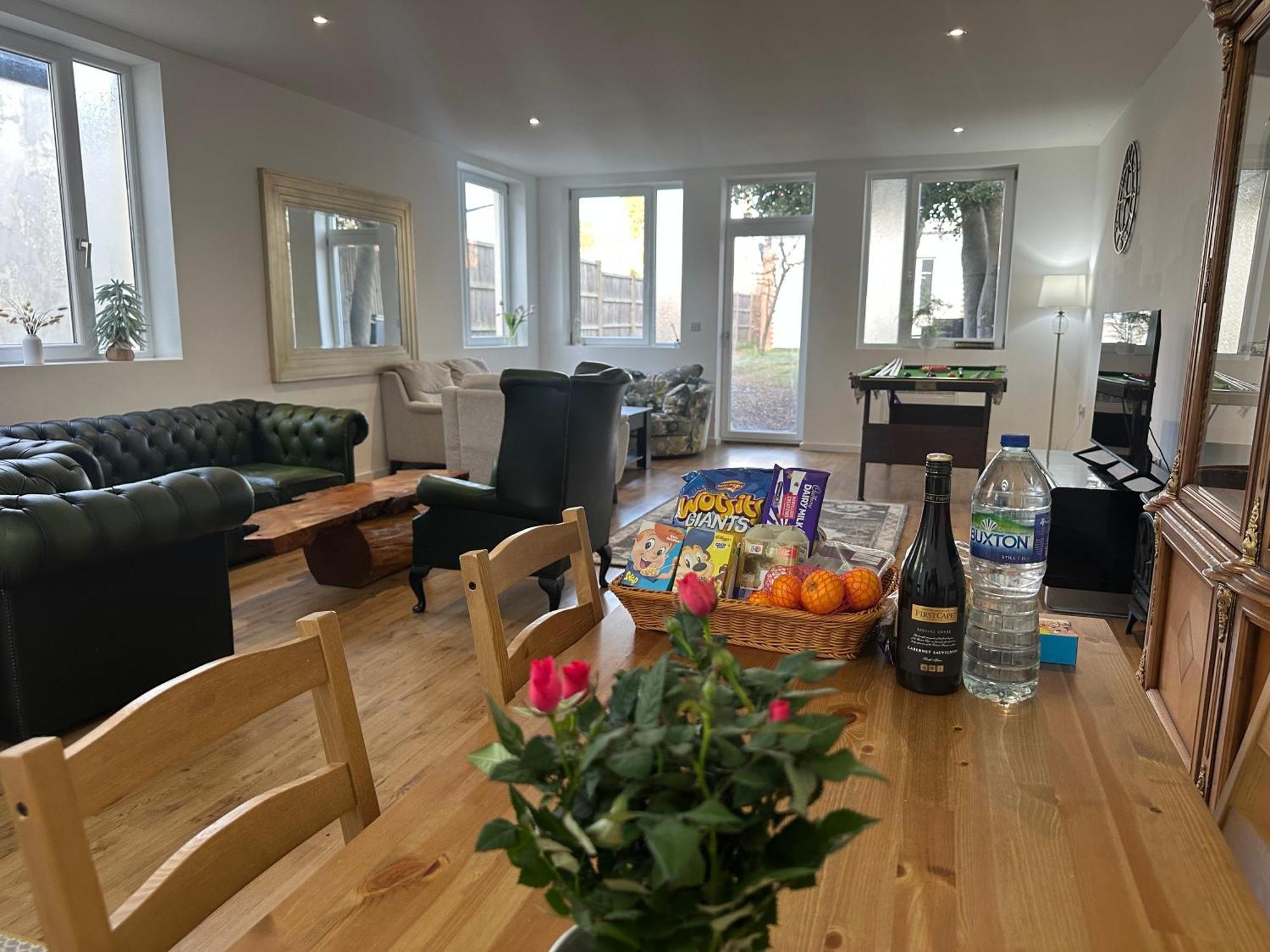 North London A Spacious 7 Bedroom House Accommodating Up To 18 People Complete With Own Gym And Table Tennis Exterior foto
